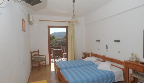 Standard Twin Room with Mountain View
