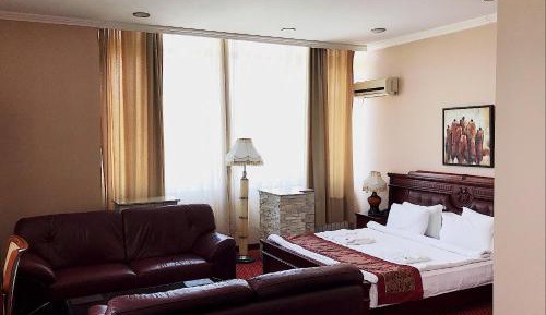 Deluxe Suite