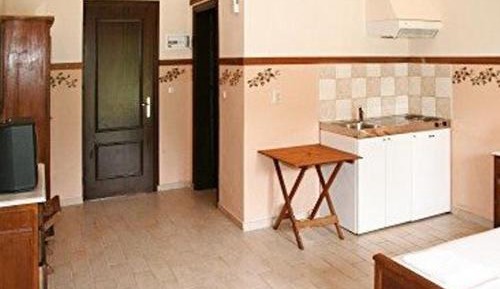 Studio (2 Adults)