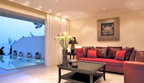 Exclusive Seafront  One-Bedroom Maisonette Individual Pool