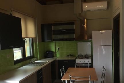 Studio Apartment with Mountain View