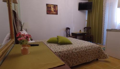 Studio (2 Adults)