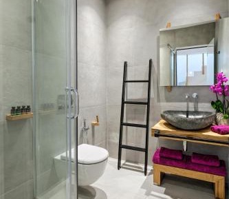 Deluxe Three Bedrooms Suite