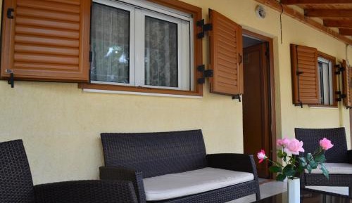 Family Room (2 Adults + 2 Children)