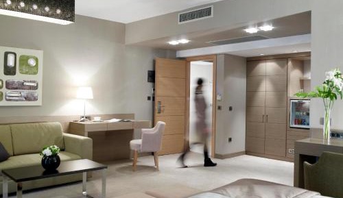 Family Room (2 Adults + 2 Children)