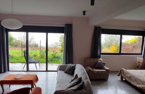 Patras Apartment | Lovely Modern Studio in Romanos Patras, Greece