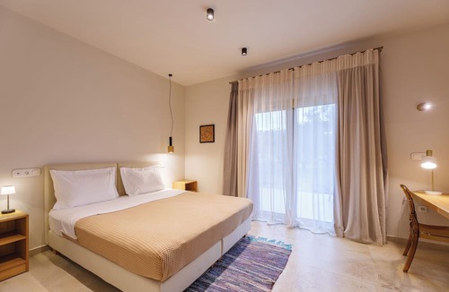 Skaloma Bed & Breakfast | Villa Aura Loutraki