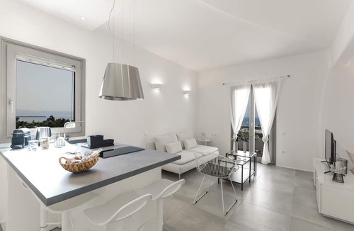 Drios House | Alexander Suites