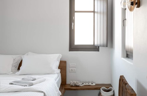 Alopronia Hotel | Zetine Suites Sikinos