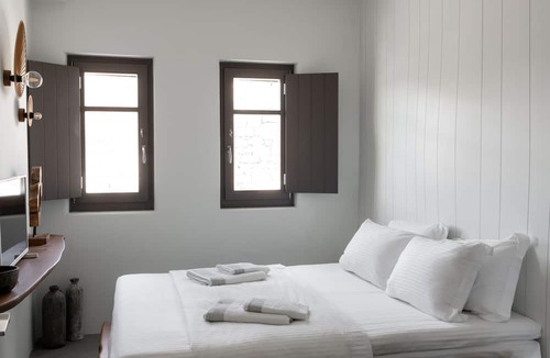 Alopronia Hotel | Zetine Suites Sikinos