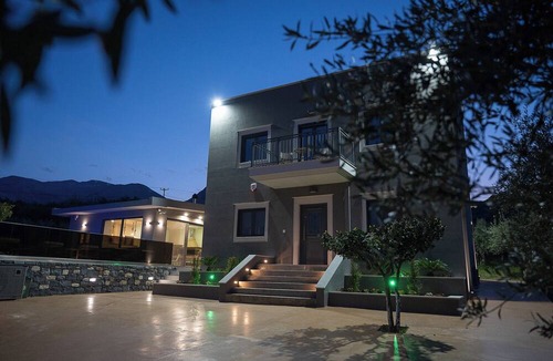 Sarkhos Villa | Olive Tree