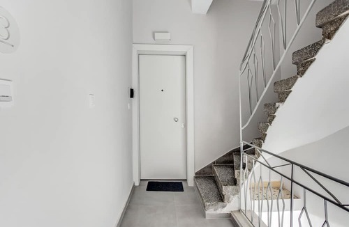 Neapoli-Sykies Apartment | Sanders New Town - Inviting 1-bdr Apt w Balcony