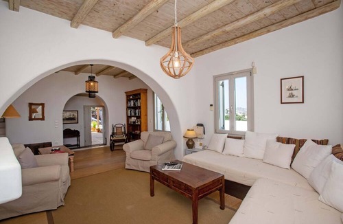 Drafaki Villa | Villa Baroness in Mykonos Town