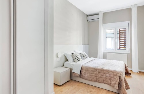 Neapoli-Sykies Apartment | Sanders New Town - Charming 1-bdr Apt w Balcony