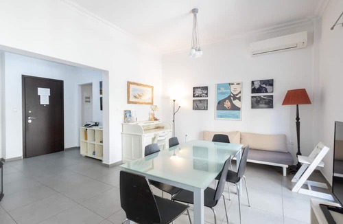 Neos Kosmos House | 4BR House Near Acropolis Roof Garden 12 Guests and Jacuzzi