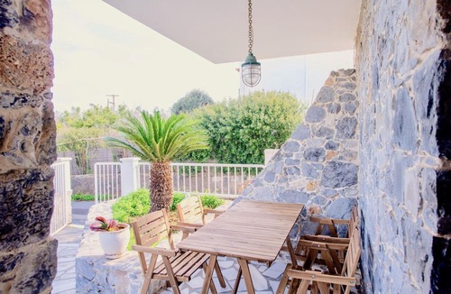 Vathianos Kampos House | The Kokkini Beach Retreat