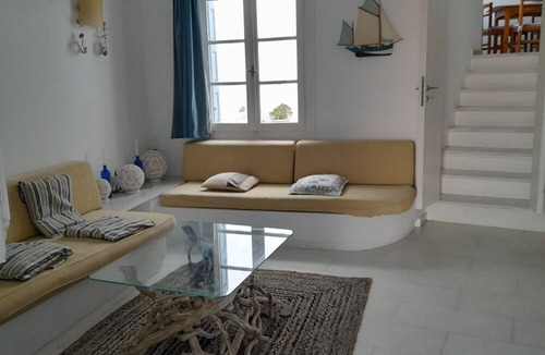 Agkidia House | Holiday Home 'Traditional House In Naxos' with Shared Terrace, Shared Garden and Wi-Fi