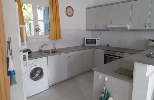 Agkidia House | Holiday Home 'Traditional House In Naxos' with Shared Terrace, Shared Garden and Wi-Fi