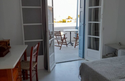 Agkidia House | Holiday Home 'Traditional House In Naxos' with Shared Terrace, Shared Garden and Wi-Fi