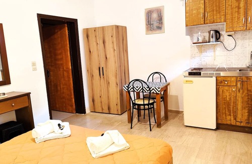 Ag. Georgios Hostel | Eleni Apartments Sant George Beach