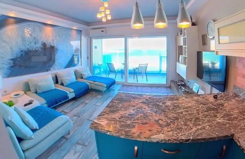 Haraki Apartment | Deluxe Beach Apartment- Sleeps 2 & Private Terrace