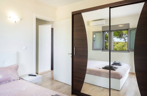 Oropos Villa | Villa "Magic View" with Private Pool & Wi-Fi