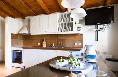 Eretria Villa | Seafront Luxury Villa w/5-en/suite BR & BBQ