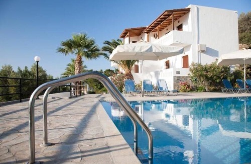 Istron Apartment | Beautiful, bright holiday flat with swimming pool