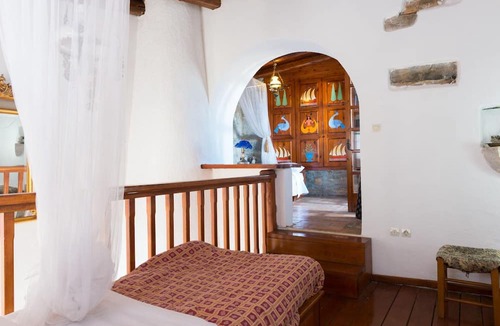 Mavrikiano House | Leonidas Cretan Traditional House with Sea View