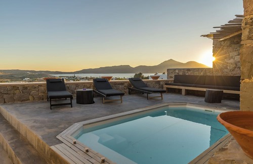Milos Apartment | Petra Residence Mini Pool Spa