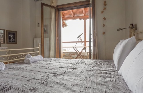 Pagoneri Villa | ILOI’s Villa in peaceful Village w. Private Beach