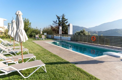 Thronos Bed & Breakfast | Mountain View Room for 4 people