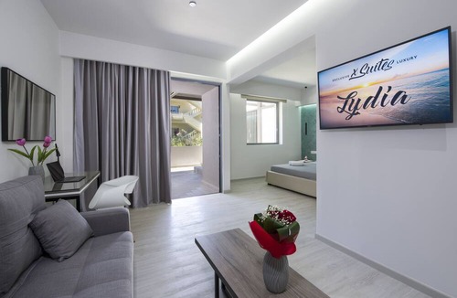Agia Marina Hotel | xSuites - Adults Only Suites with Private Jacuzzi