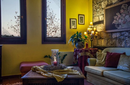 Naousa Bed & Breakfast | Premium Double - Esperides Traditional Retreat