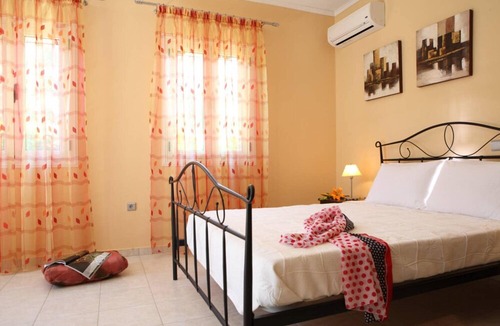 Evgiros Villa | Homerez - Spacious villa 2 km away from the beach for 6 ppl. with swimming-pool