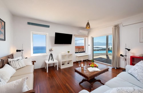 Katsikia House | Villa "Mirabello suites" with a magnificent view