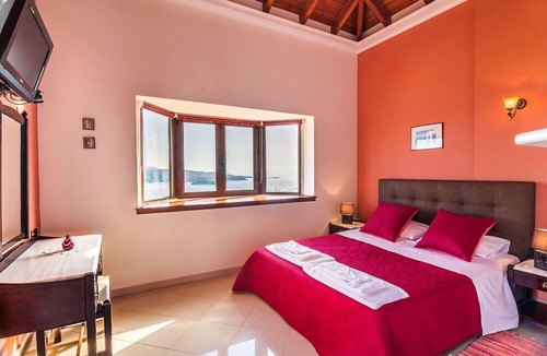 Katochori Villa | Villa with a great view to Souda and Akrotiri