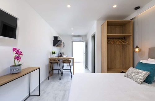 Perama House | V Luxury Suites