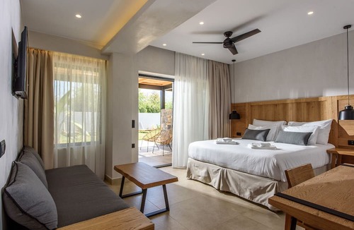 Malia Hotel | AneSea Hotel