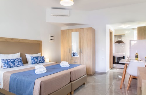 Paralia Kourna House | Argiri Apartments & Suites