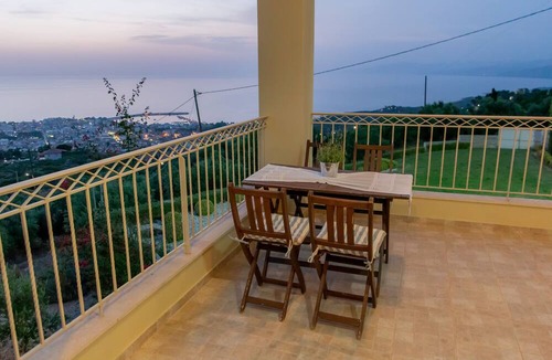Kiparissia Villa | VILLA BELVEDERE - THE UNLIMITED VIEW VILLA