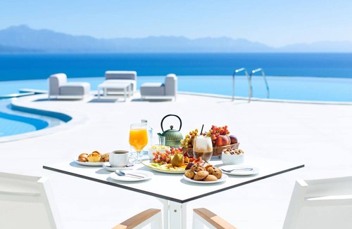 Aipeia Hotel | White Donkey Hotel