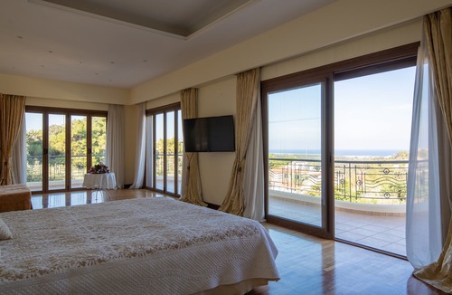 Asgourou Villa | Amaltheia Villa