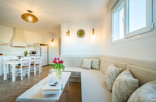 Vlychada Villa | Klimata House - Private Hot Tub Pool & BBQ Villa