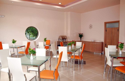 Ormos Panagias Hotel | Avra Hotel