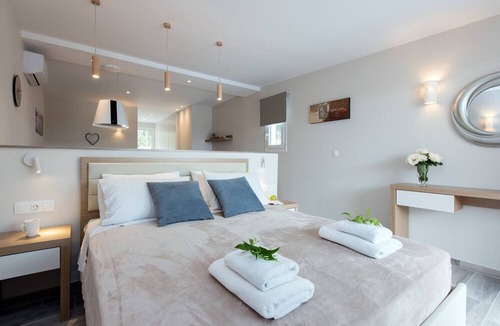 Perama Apartment | Suite with private pool