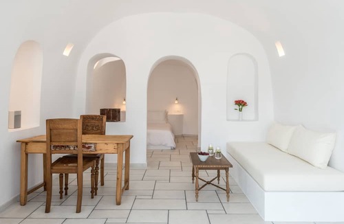 Oia Hotel | Chelidonia Luxury Suites - Adults Only