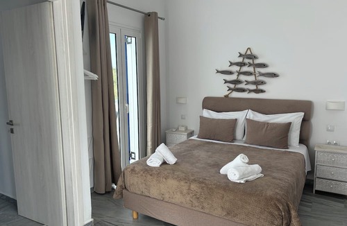 Parikia Hotel | Marioly Studios