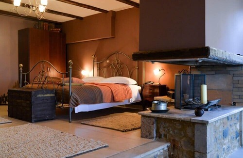 Synikia Mesi Trikalon House | Vathyskia Guesthouse