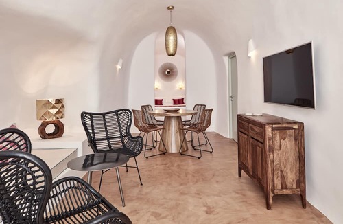 Fira Bed & Breakfast | Limestone